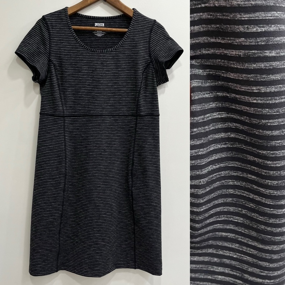 Duluth Trading Co Noga Black Gray Classic Short Sleeve Front Zip Pocket Dress M